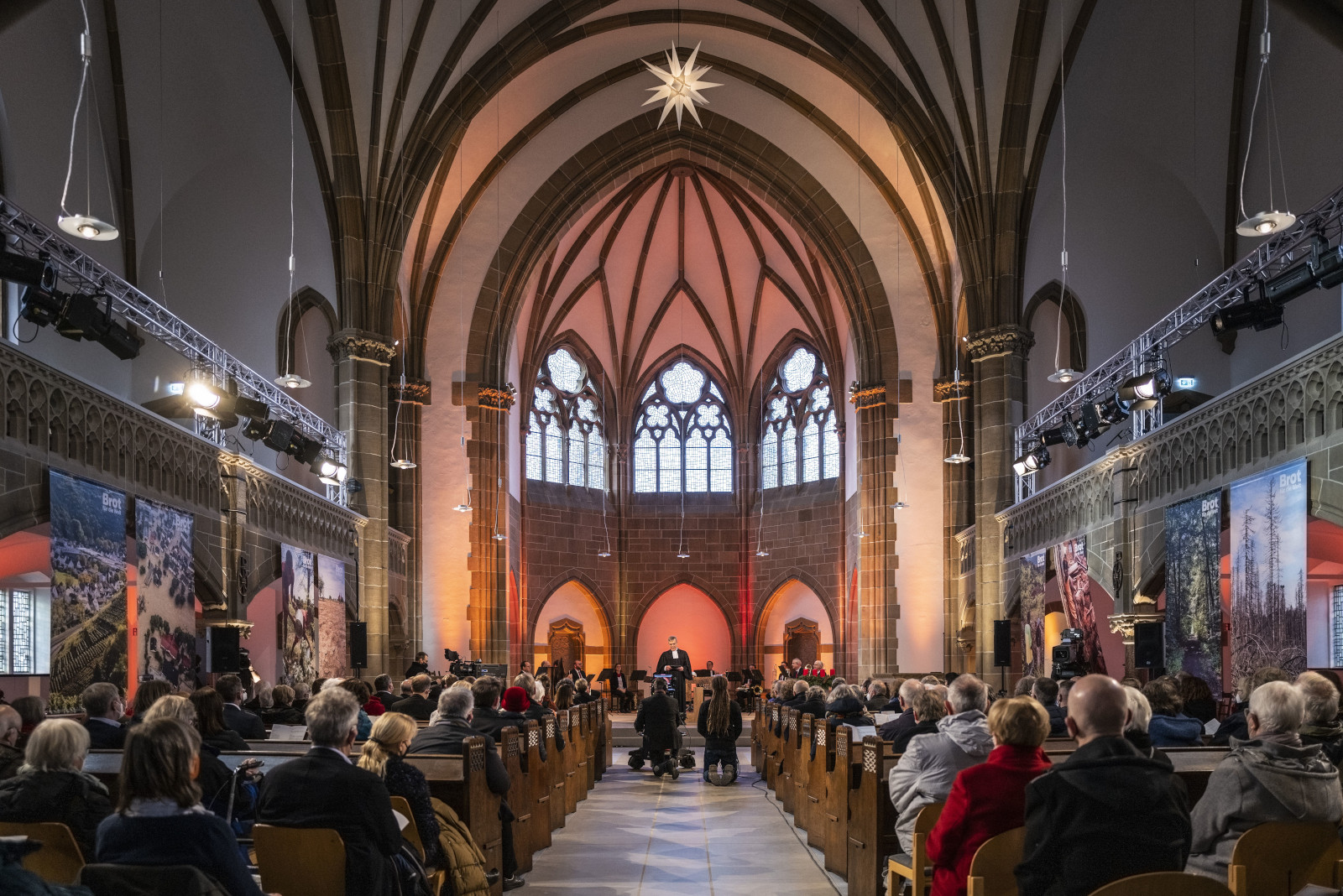 Festgottesdienst zur Eröffnung der 63. Spendenaktion "Brot für die Welt" am 1. Advent  (28.11.2021) in der Christuskirche in Detmold.
