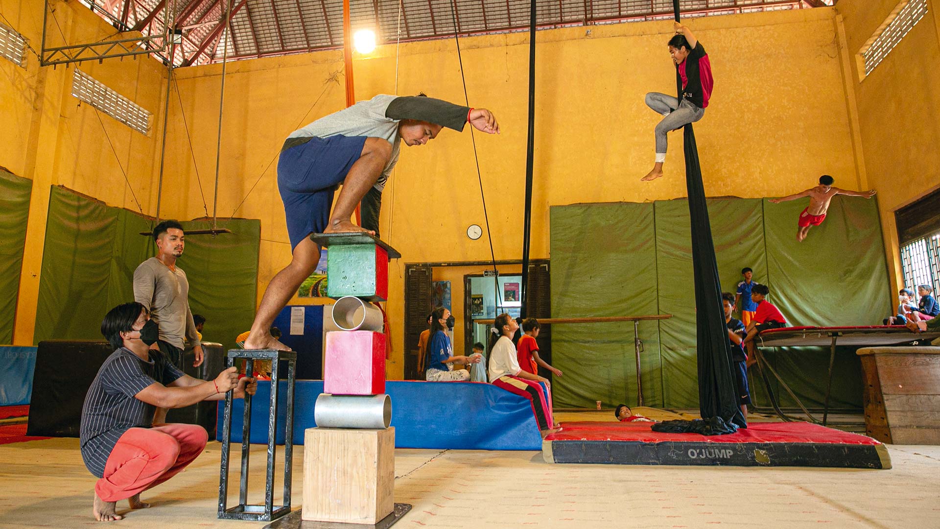 Zirkusschule in Kambodscha