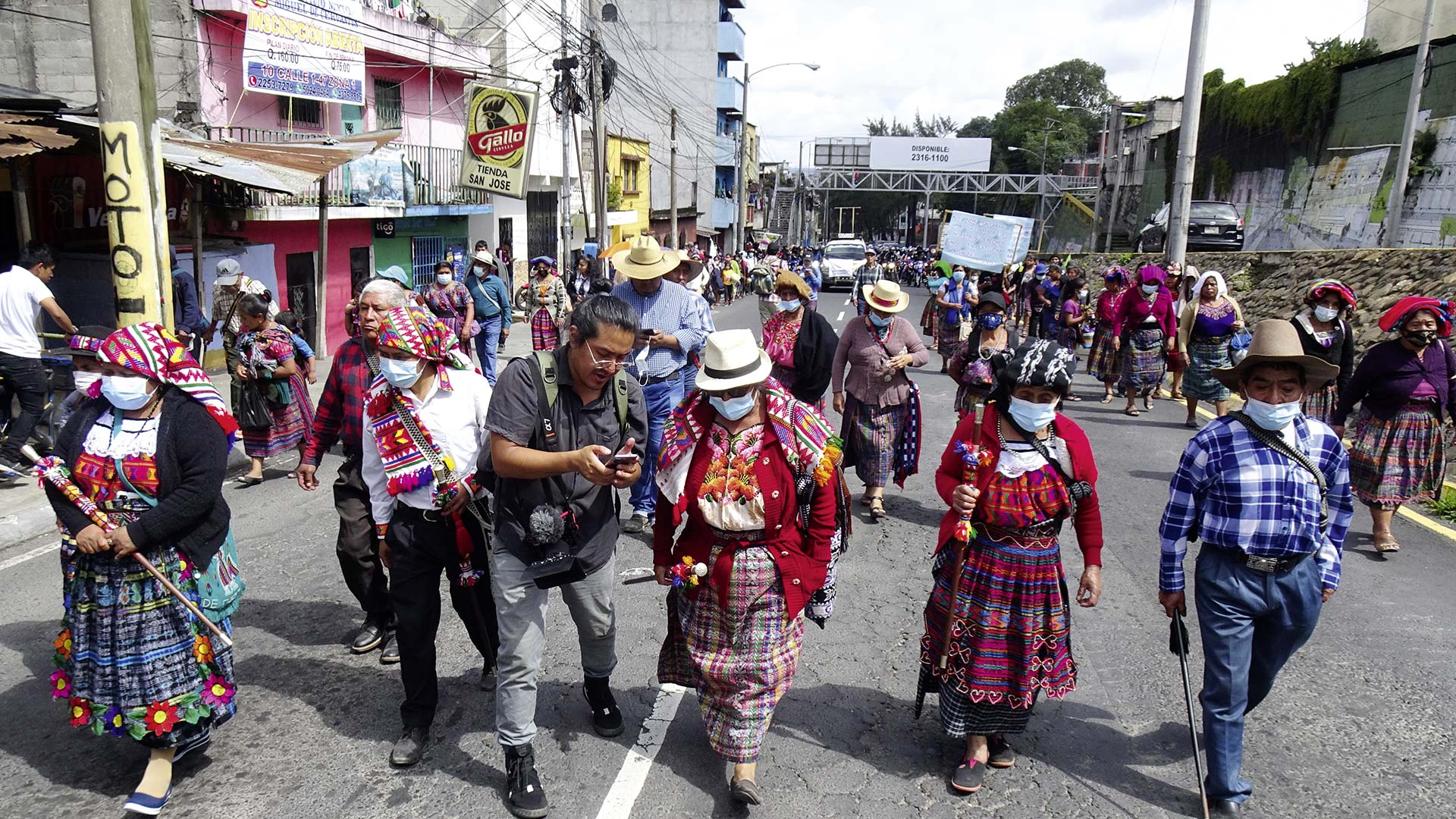 Wenn in Guatemala-Stadt indigene Gemeinden für die Anerkennung ihrer Rechte demonstrieren, sind meist auch Gemeindereporter dabei.
