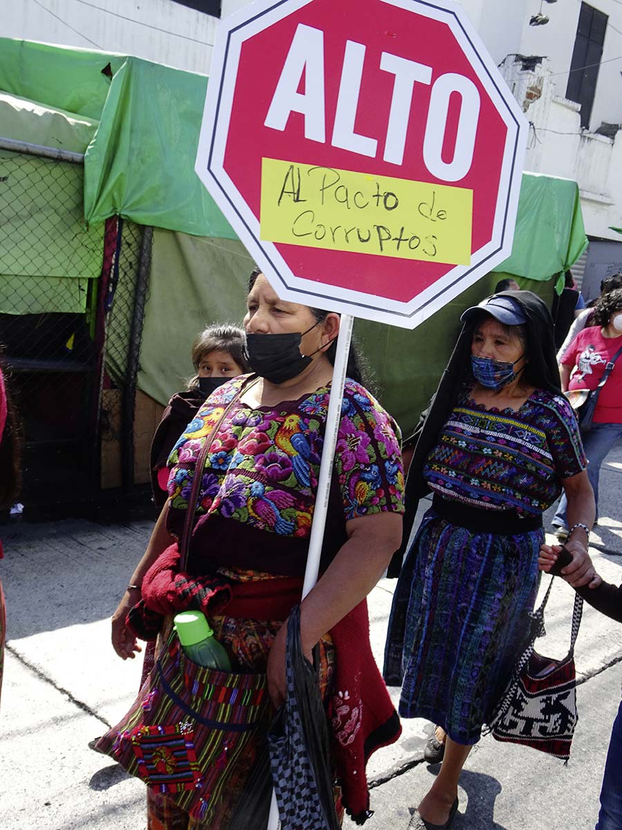 Indigene Frauen demonstrieren gegen die Korruption in Guatemalas Justiz und Politik.