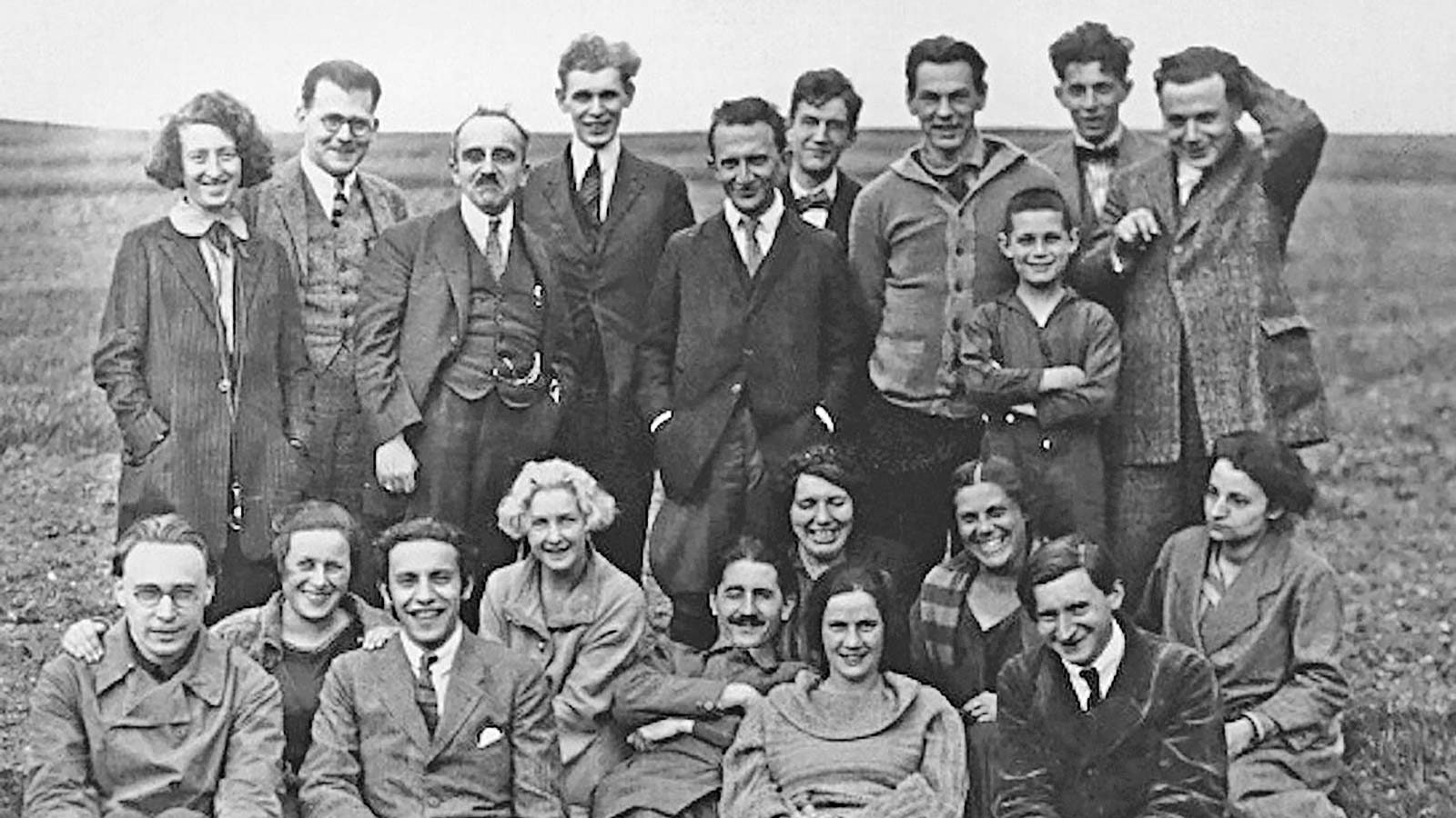 Gruppenfoto der Männer und Frauen, die an der „Ersten Marxistischen Arbeitswoche (EMA)“ teilnahmen.