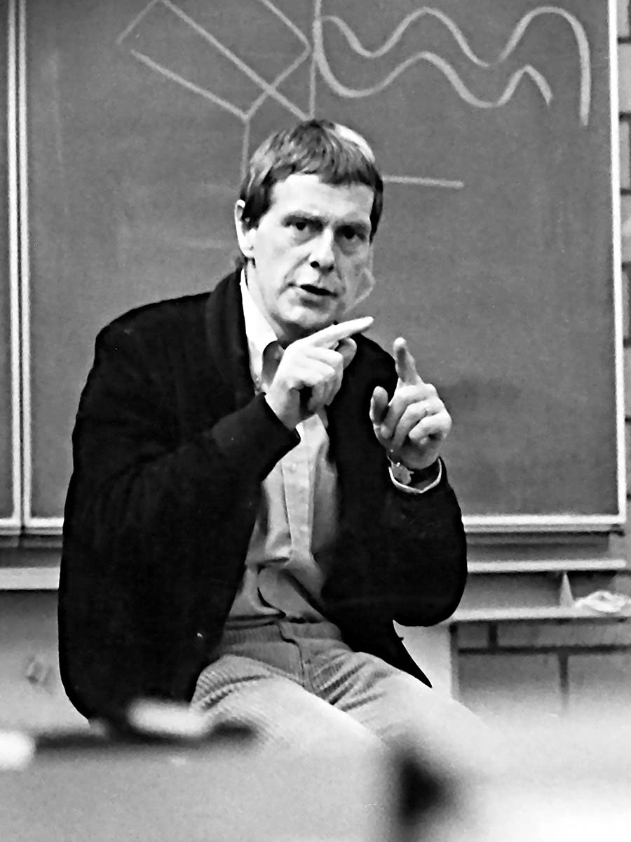Der Leiter der Odenwaldschule Gerold Becker beim Unterricht in den 1970er-Jahren.