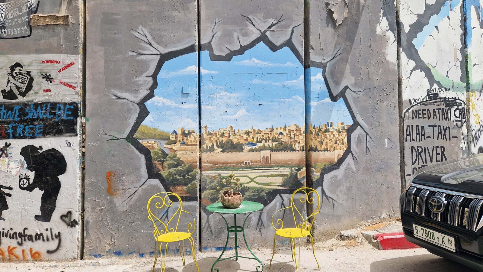 Auf den israelischen Sperranlagen finden sich in Bethlehem Bilder von lokalen Künstlern, aber auch vom britischen Streetart-Künstler Banksy.
