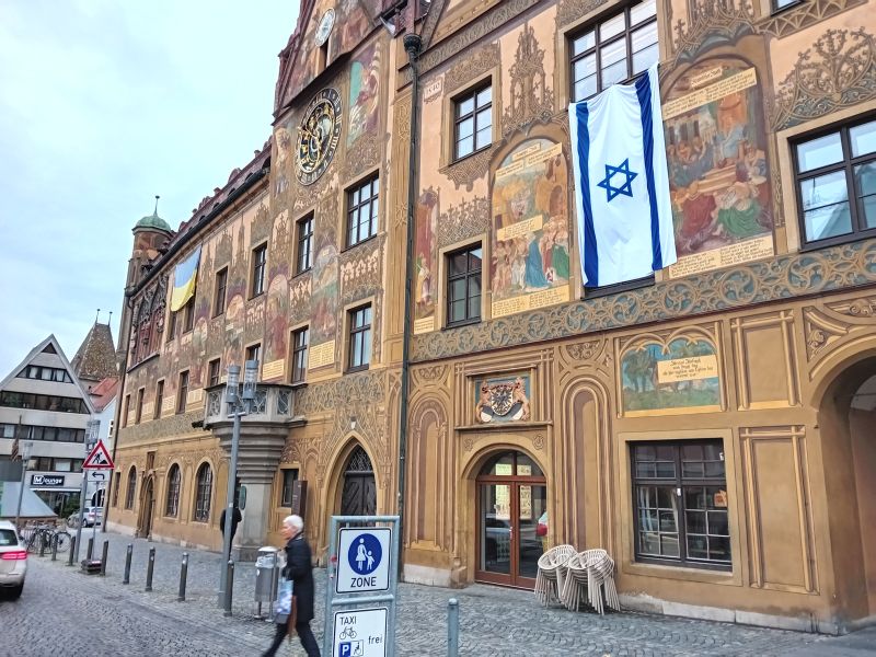 Israelische Fahne am Ulmer Rathaus