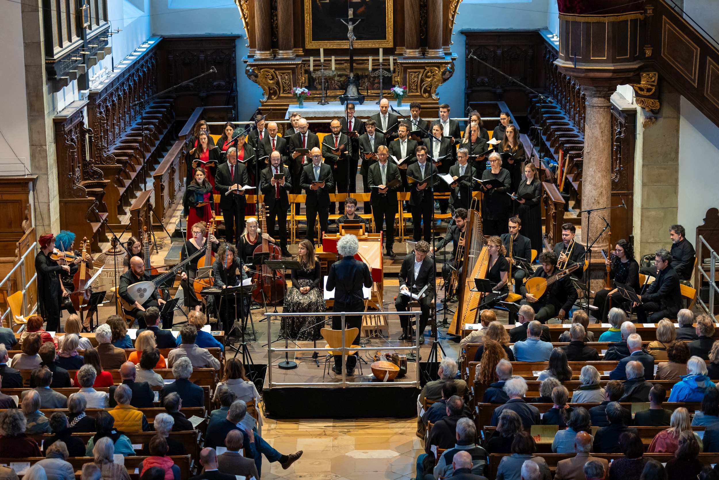 Konzert von Ensemble La Chimera, I Fedeli, Ensemble Voz Latina und dem Vokalensemble Novocanto  in der Dreieinigkeitskirche in Regensburg am 18. Mai 2024.