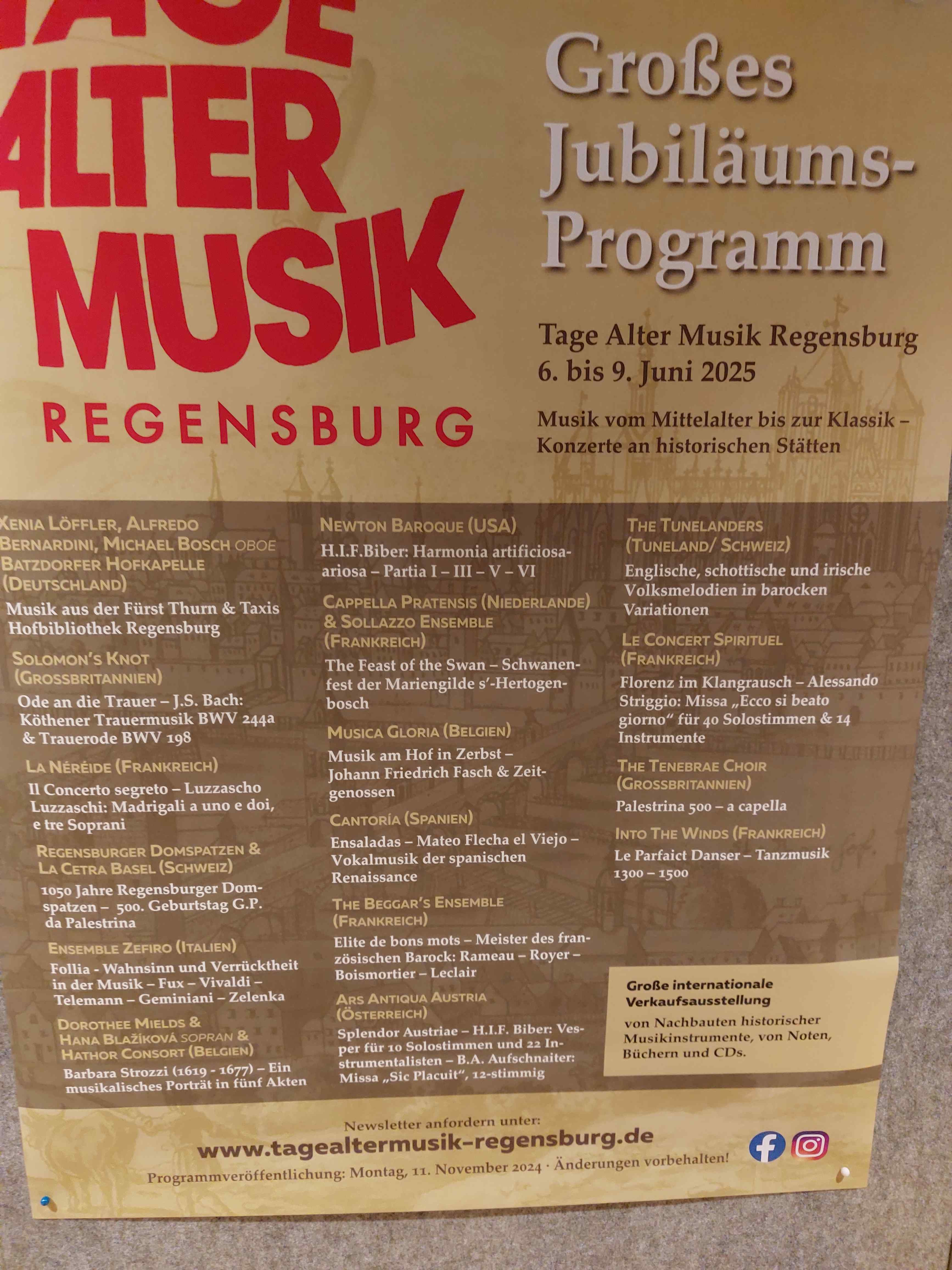 Vorankündigungsplakat im Salzstadel Regensburg für das Jubiläumsfestival 2025.l 2025