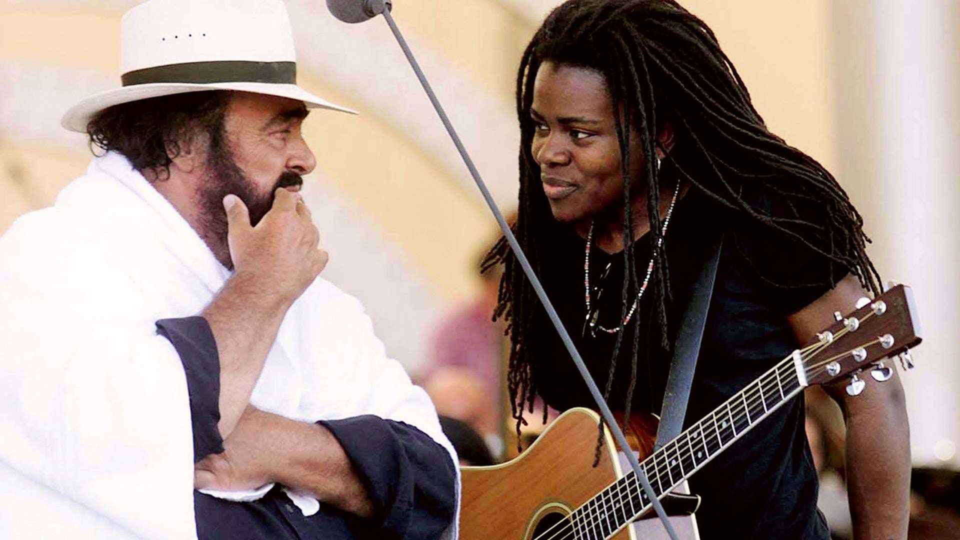 Tracy Chapman und Luciano Pavarotti  bei einer Probe in Modena (Italien) im Jahre 2005.