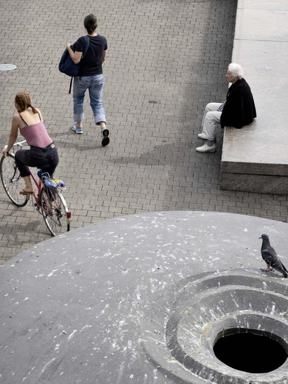 Fahrradfahrer und Fußgänger: Sie stehen in der Stadt in Konkurrenz zueinander.