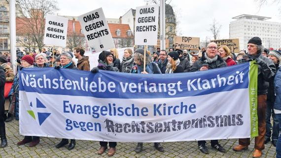 Proteste gegen die Wahl des FDP-Kandidaten Thomas Kemmerich auch mit Stimmen der AfD zum thüringischen Ministerpräsidenten im Februar 2020 in Erfurt.