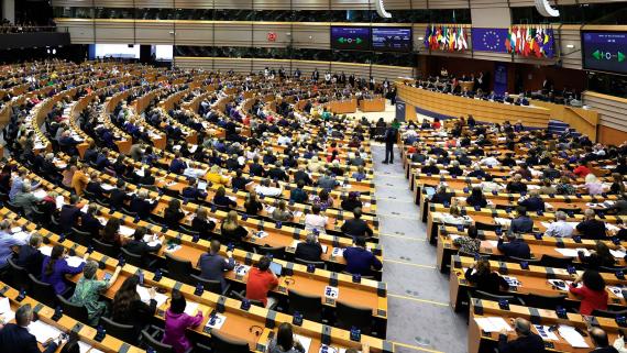 Die Mitglieder des Europäischen Parlaments stimmten am 10. April in Brüssel über eine Überarbeitung der Migrationsgesetze der Europäischen Union ab.