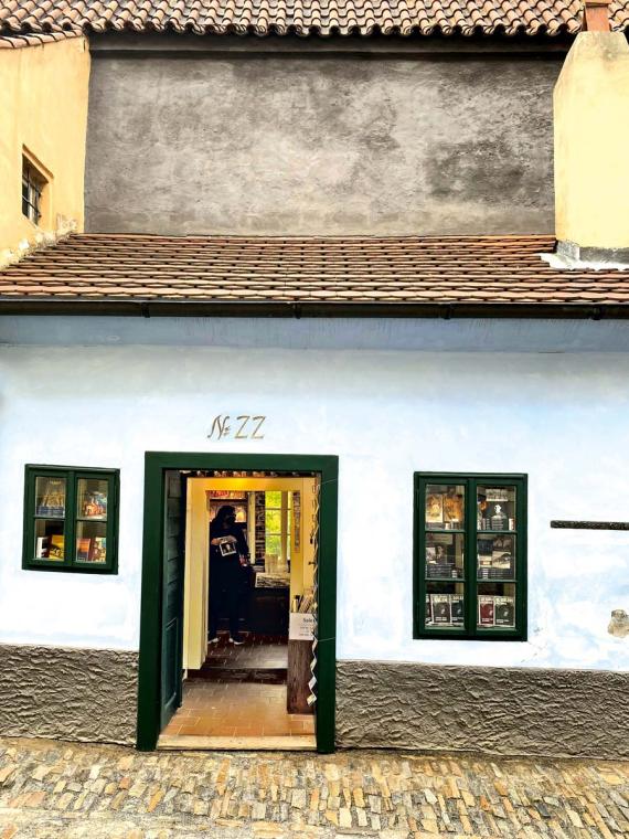 Die Goldene Gasse: In das winzige Haus zog sich Franz Kafka zum Schreiben zurück.