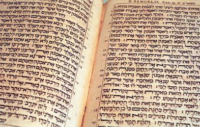 Exegese – ein ewiges Thema. Aufgeschlagene Biblia Hebraica von 1709. Foto: epd/ Jens Schulze