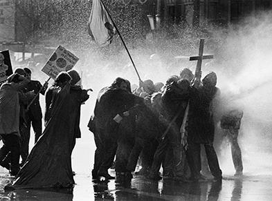 Ostermarsch 1968 unter Beschuss in West-Berlin. Foto: BPK