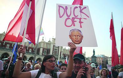 Ein Protestzug gegen die umstrittene Justizreform am 6. August in Krakau. Foto: dpa/ Beata Zawrzel