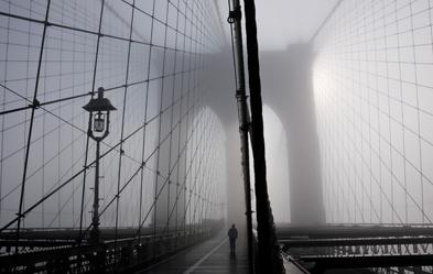 Brooklyn Bridge. Manche Menschen erwägen eine Selbsttötung um der Würde ihres Sterbens und ihrer Selbstachtung willen. Foto: dpa/ Bebeto Matthews