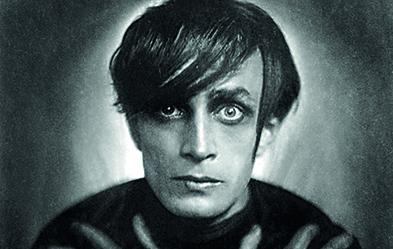 Conrad Veit in „Das Cabinet des Dr. Caligari“. Der expressionistische Stummfilm aus dem Jahr 1920 gilt als Meilenstein der Filmgeschichte. Foto: akg-images?/?Album?/?Decla Bioskop