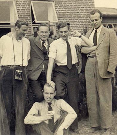 Sie nannten sich ironisch „die Bultmann-Ketzer“: Roland Linck (ganz rechts) im Kreise von Kommilitonen der Universität Kiel, Anfang der Fünfzigerjahre.