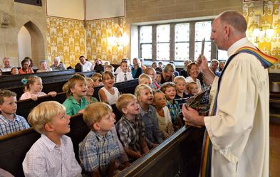 Schulanfängergottesdienst in der evangelischen Kirche von Bennigsen bei Hannover. Foto: epd-bild / Jens Schulze
