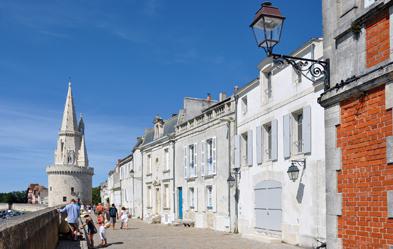 Die Stadtmauer von La Rochelle lädt heute zum Flanieren ein. Foto: Martin Glauert