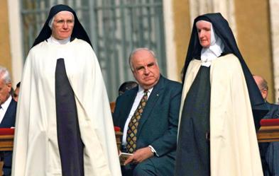 Für den Christdemokraten Helmut Kohl selbstverständlich: Teilnahme bei der Seligsprechung Edith Steins. Foto: epa/afp/Julien