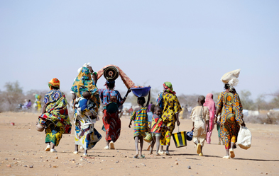 Malische Flüchtlinge auf dem Weg nach Burkina Faso, Mauretanien oder Niger. Foto: Jörg Böthling