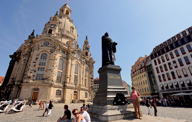 Beliebtes Fotomotiv: das Luther-Denkmal vor der Frauenkirche. Foto: epd/Gustavo Alabiso