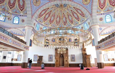 Die DITIB-Merkez-Moschee in Duisburg-Marxloh: im traditionellen osmanischen Stil erbaut. Foto: dpa/Roy Gilbert/Revierfoto