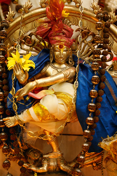 Hat die Welt durch seinen Tanz erschaffen: Der Hindu-Gott Shiva. Foto: dpa/ Philippe Lissac