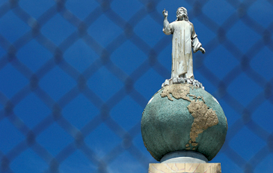 Jesus, Retter der Welt. Statue in San Salvador. Foto: dpa/Anthony Plummer/Lonely Planet