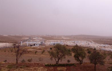 Blick auf das Flüchtlingslager bei Midyat nahe der Grenze zu Syrien. Fotos: Benjamin Lassiwe