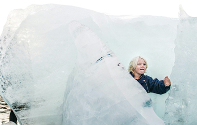Das Eis schmilzt: Der dänische Künstler Olafur Eliasson postierte Ende Oktober zwölf Blöcke Grönlandeis vor die Stadthalle in Kopenhagen. In dem Gebäude stellte der Weltklimarat seinen aktuellen Bericht vor. Foto: dpa/ Soeren Bidstrup