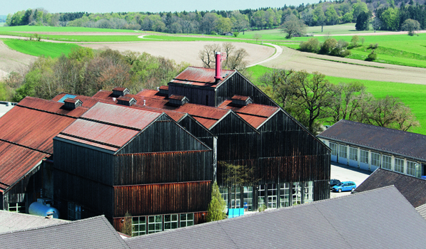 Andechs ist der Wirtschaftsbetrieb der Benediktinerabtei St. Bonifaz in München. Neben der Brauerei arbeiten die fünf Mönche und ihre 200 Angestellten in der Landwirtschaft und betreiben eine eigene Metzgerei sowie einen Biergarten.